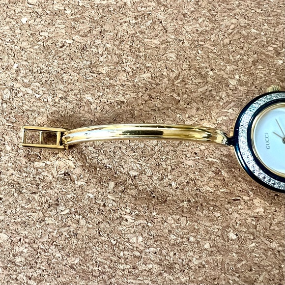 Gucci Women's Watch with Interchangeable Color Bezels - Picture 5 of 8